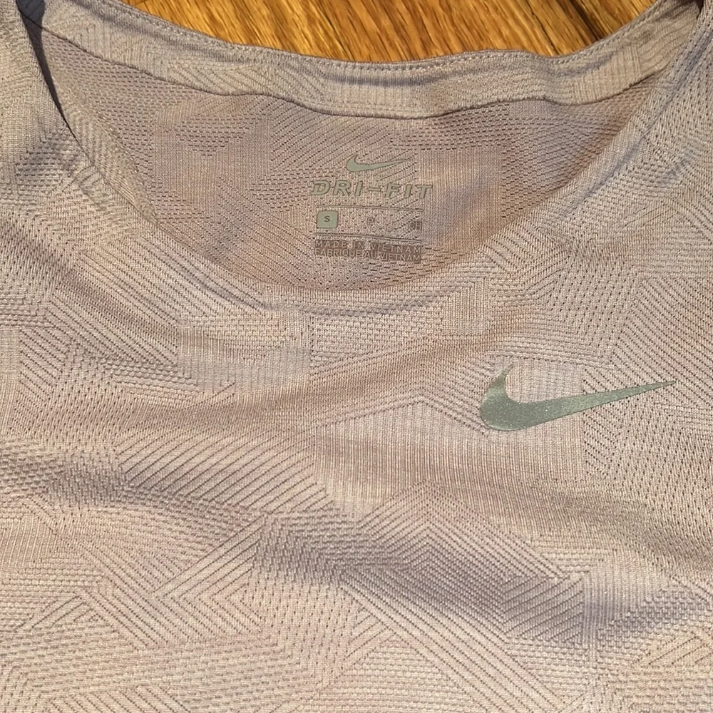 Nike tank! Size small dri fit. - Picture 2 of 4